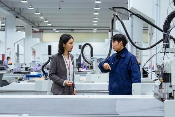 揚(yáng)州一家主營羽絨制品制造的企業(yè)主劉總感慨道.